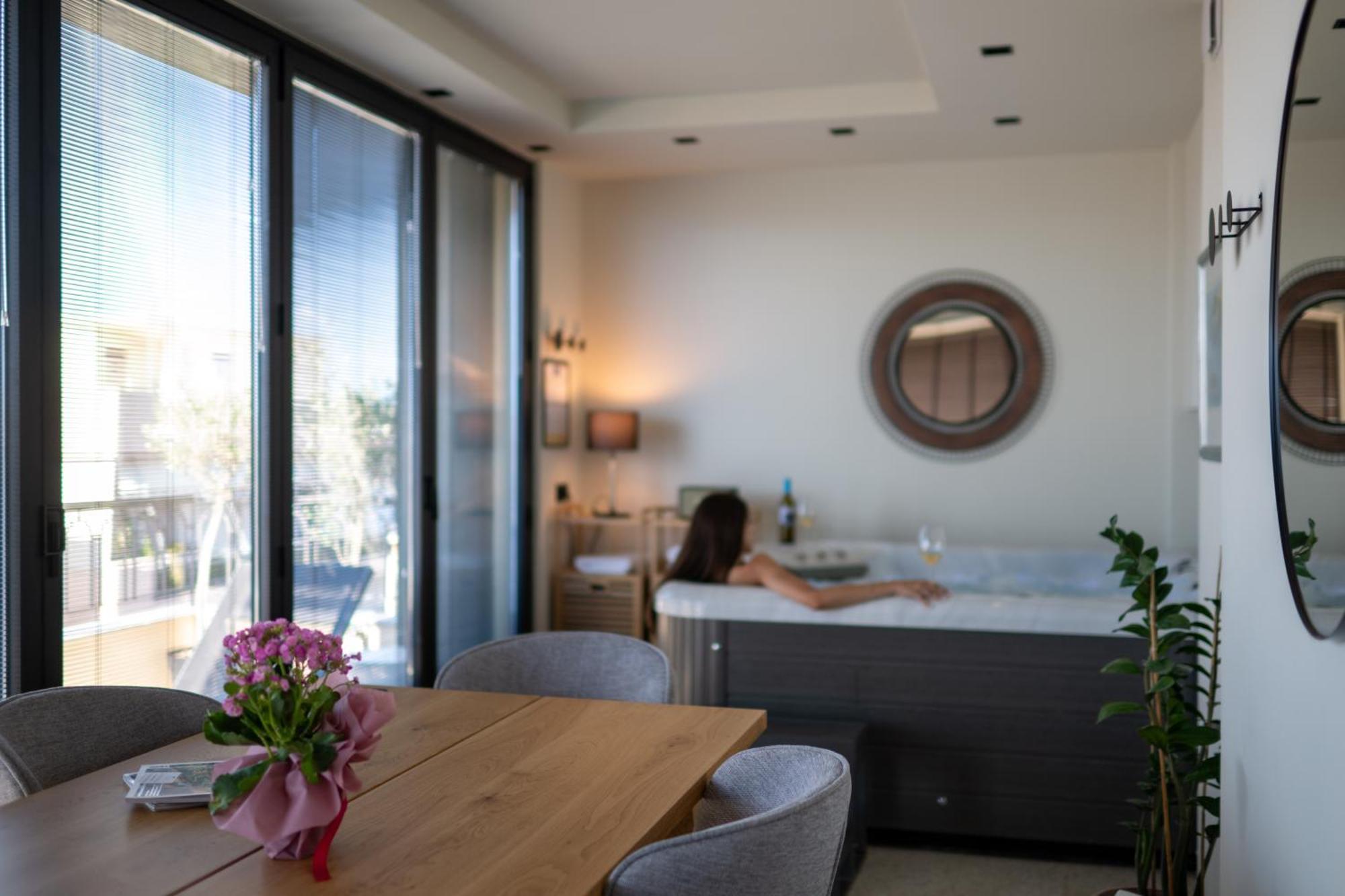 Evripidou 7 - Kalamata Mediterranean Suites Ngoại thất bức ảnh