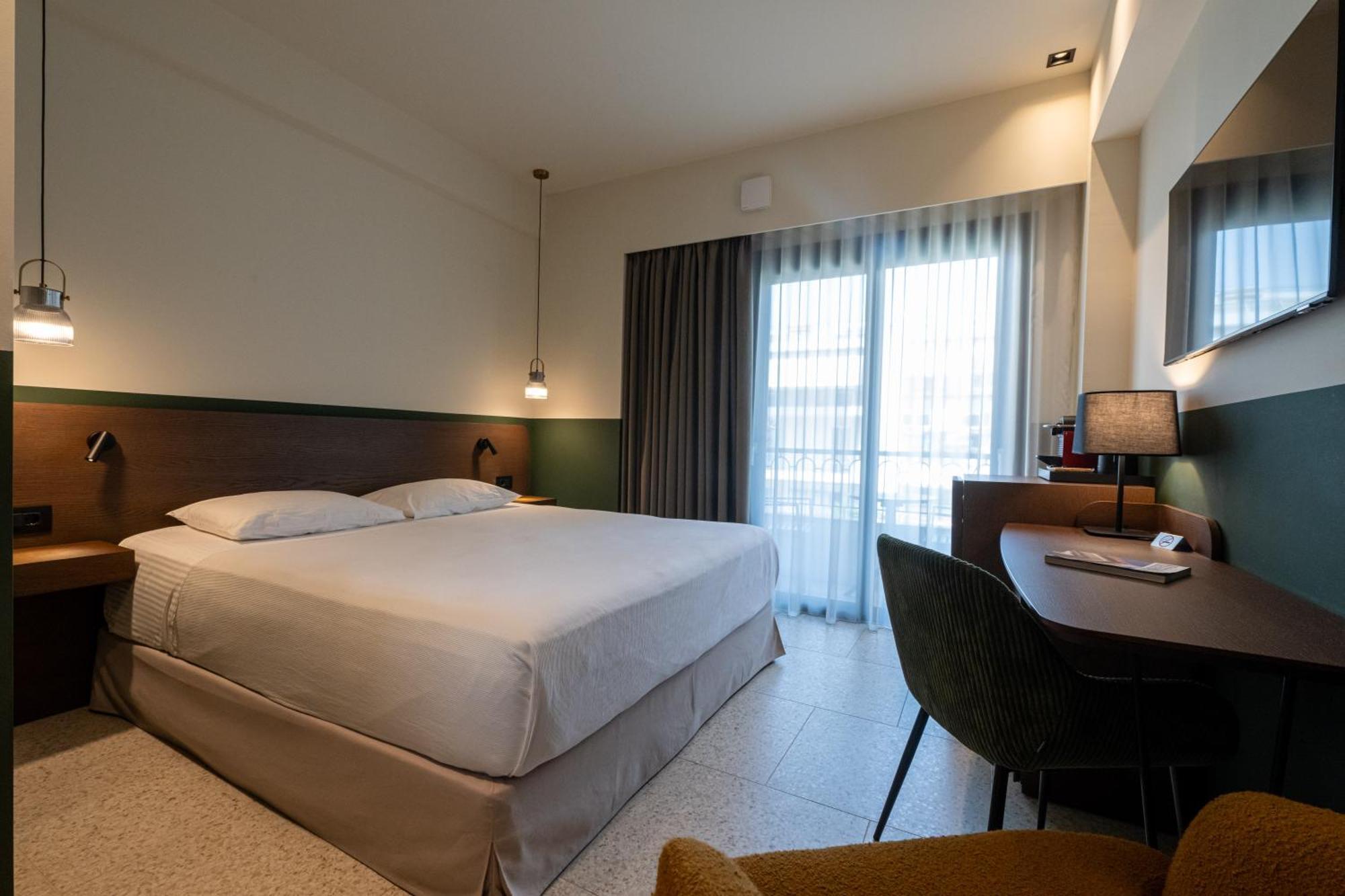 Evripidou 7 - Kalamata Mediterranean Suites Ngoại thất bức ảnh