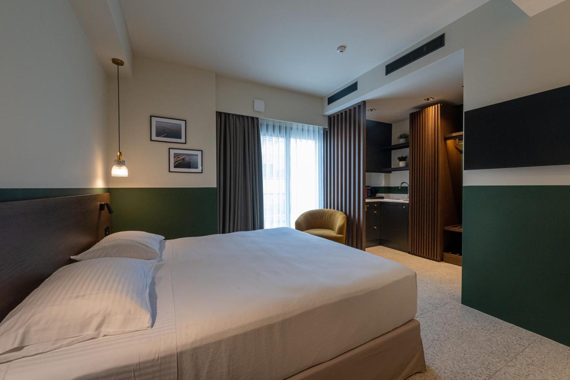 Evripidou 7 - Kalamata Mediterranean Suites Ngoại thất bức ảnh