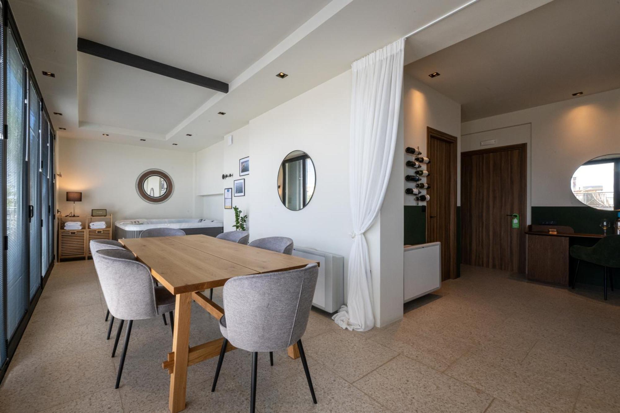Evripidou 7 - Kalamata Mediterranean Suites Phòng bức ảnh
