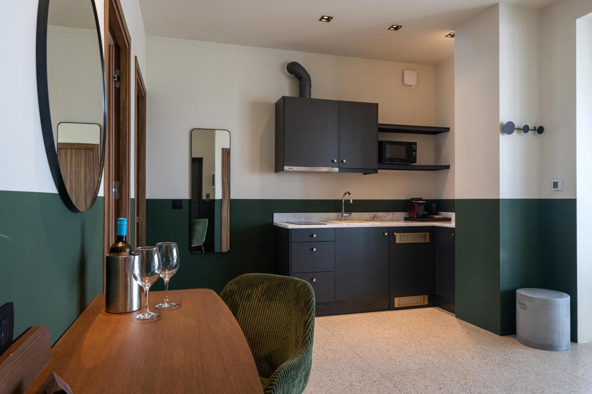 Evripidou 7 - Kalamata Mediterranean Suites Phòng bức ảnh