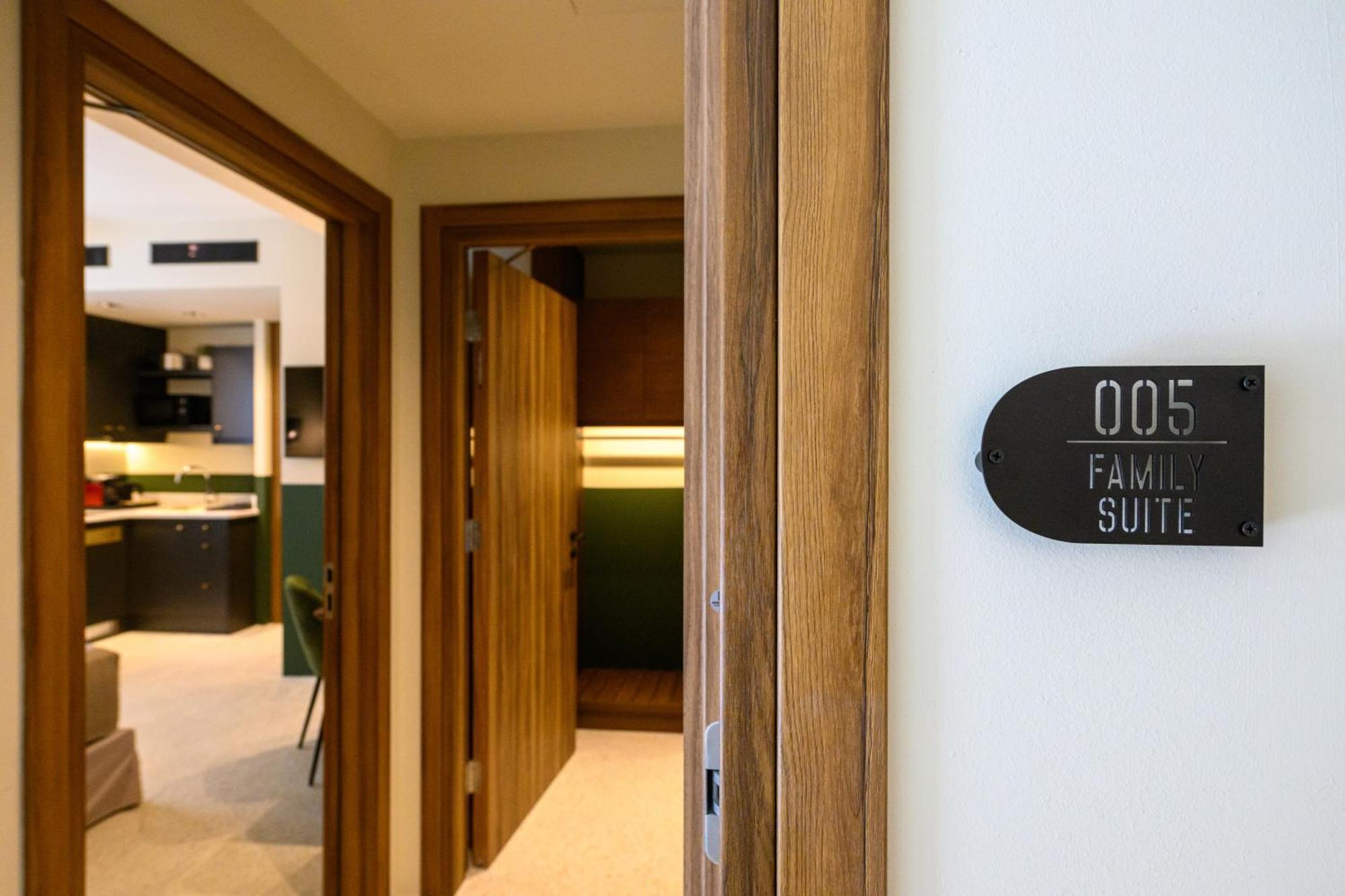 Evripidou 7 - Kalamata Mediterranean Suites Ngoại thất bức ảnh