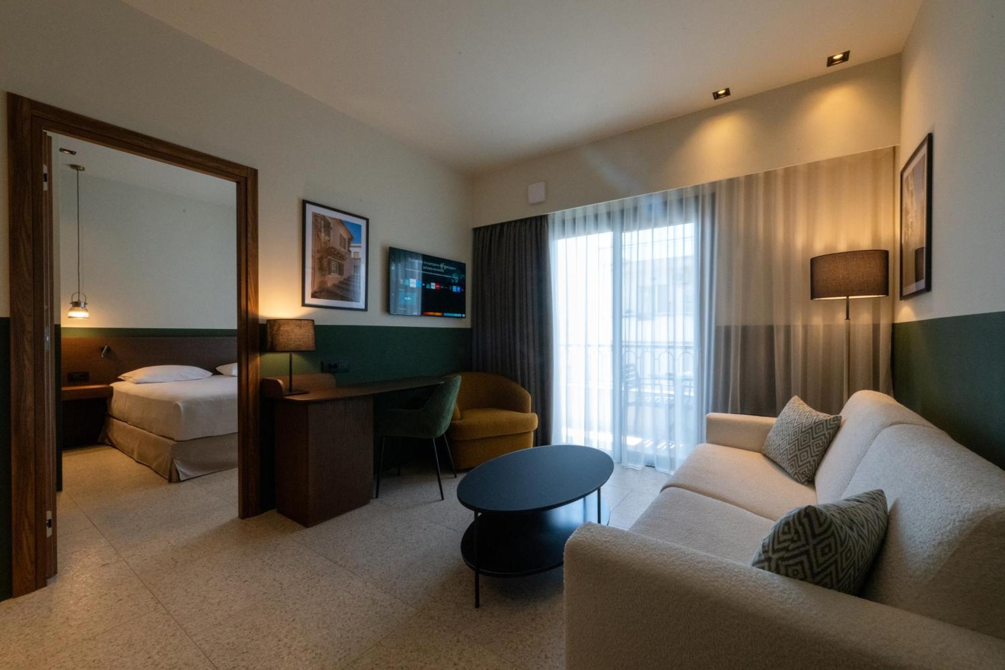 Evripidou 7 - Kalamata Mediterranean Suites Ngoại thất bức ảnh