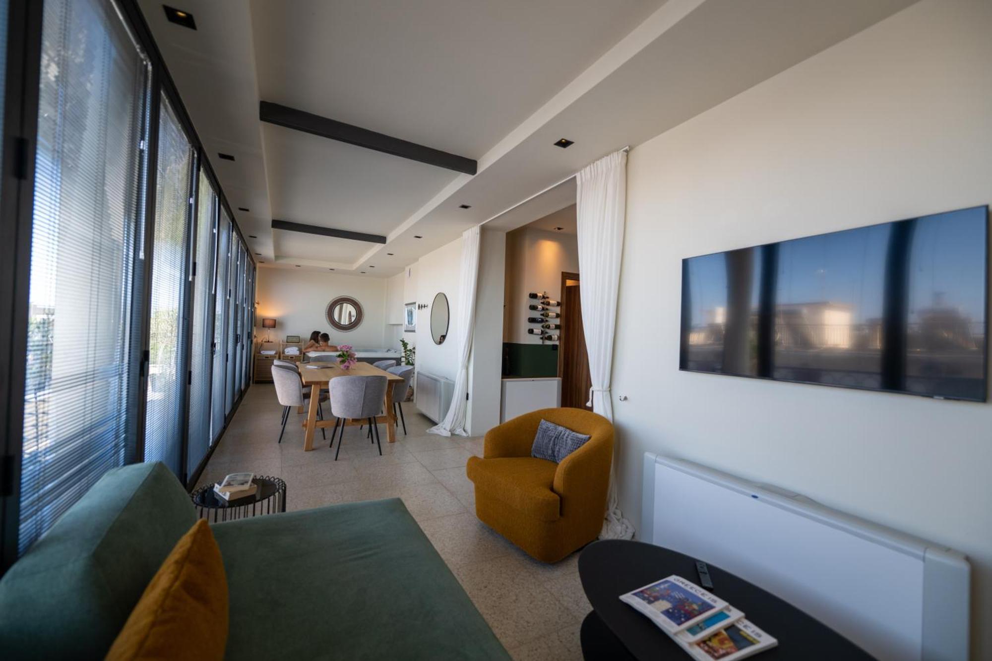 Evripidou 7 - Kalamata Mediterranean Suites Ngoại thất bức ảnh