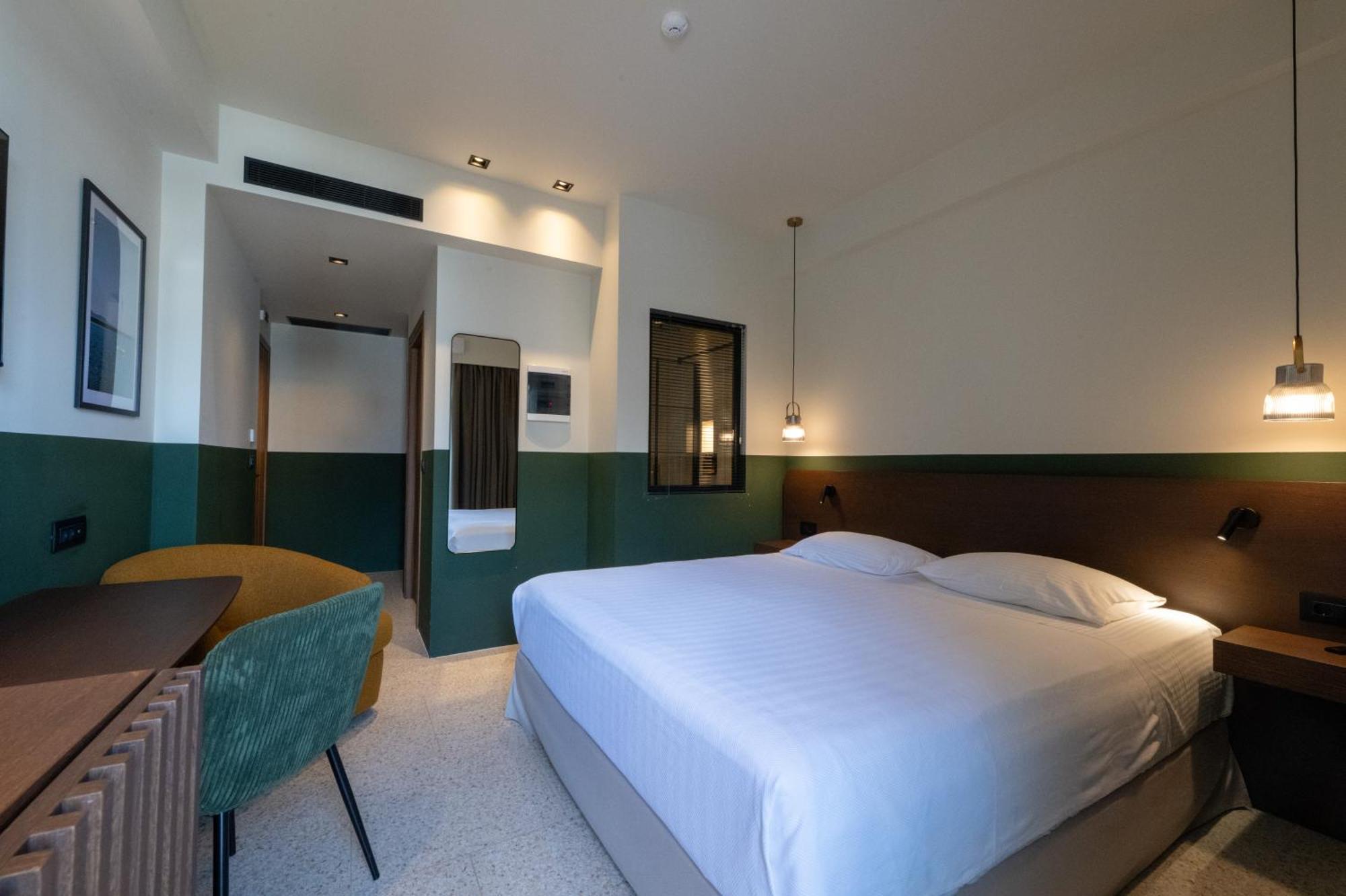 Evripidou 7 - Kalamata Mediterranean Suites Ngoại thất bức ảnh