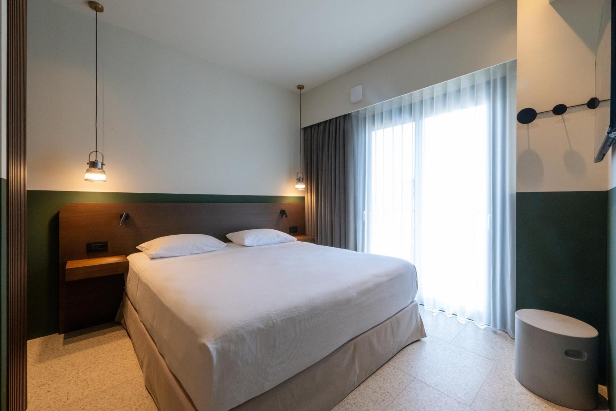 Evripidou 7 - Kalamata Mediterranean Suites Ngoại thất bức ảnh