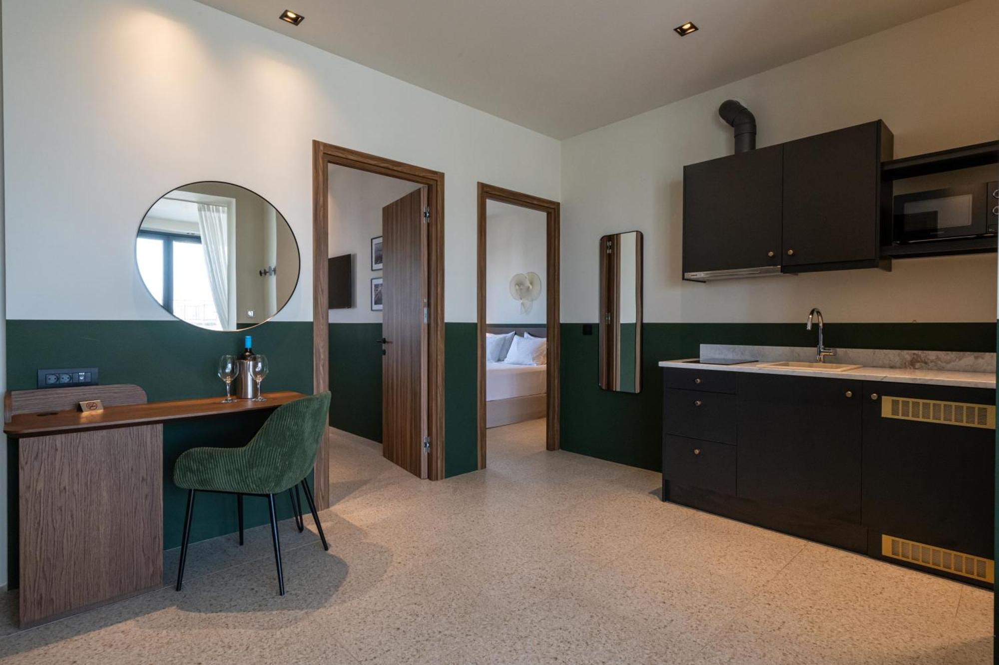 Evripidou 7 - Kalamata Mediterranean Suites Phòng bức ảnh