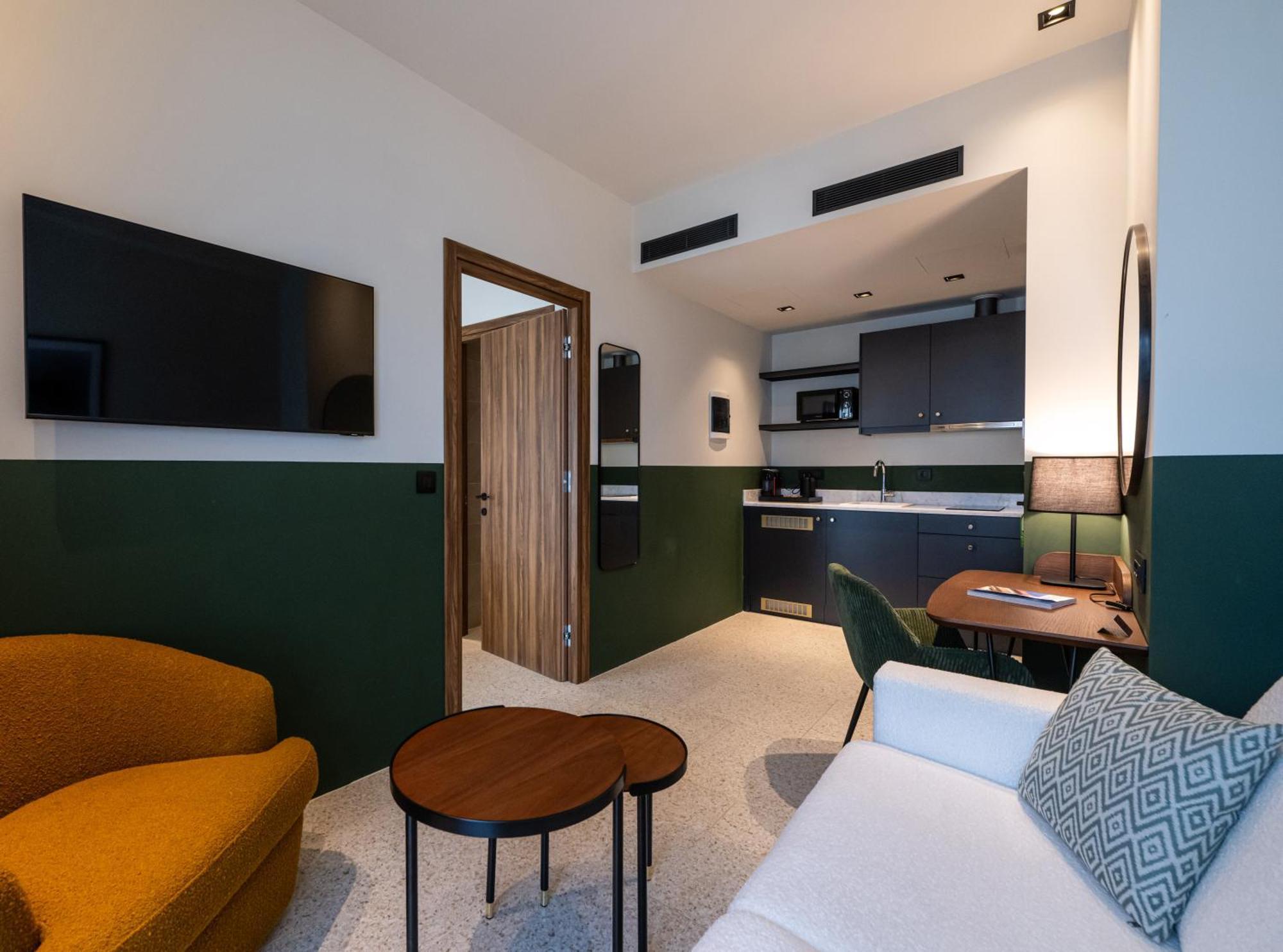 Evripidou 7 - Kalamata Mediterranean Suites Ngoại thất bức ảnh