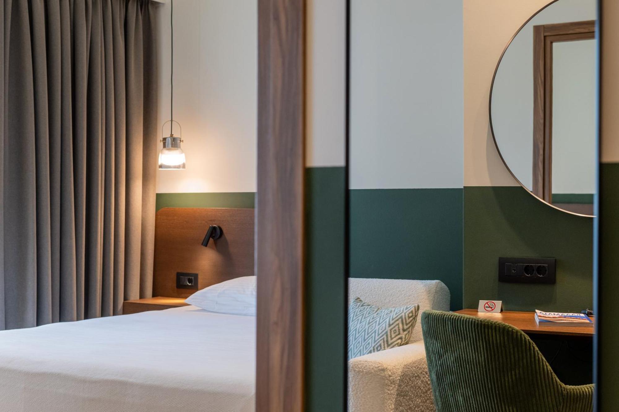 Evripidou 7 - Kalamata Mediterranean Suites Ngoại thất bức ảnh
