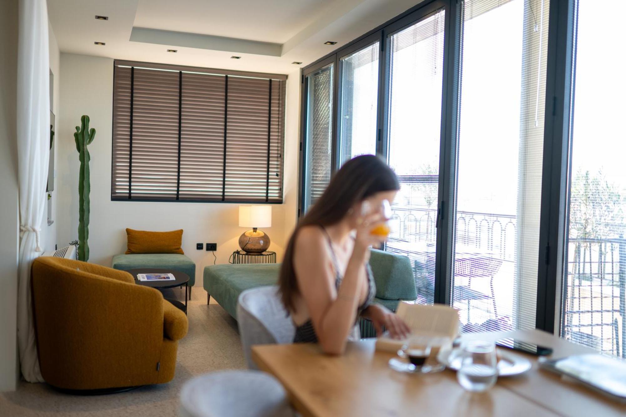 Evripidou 7 - Kalamata Mediterranean Suites Ngoại thất bức ảnh
