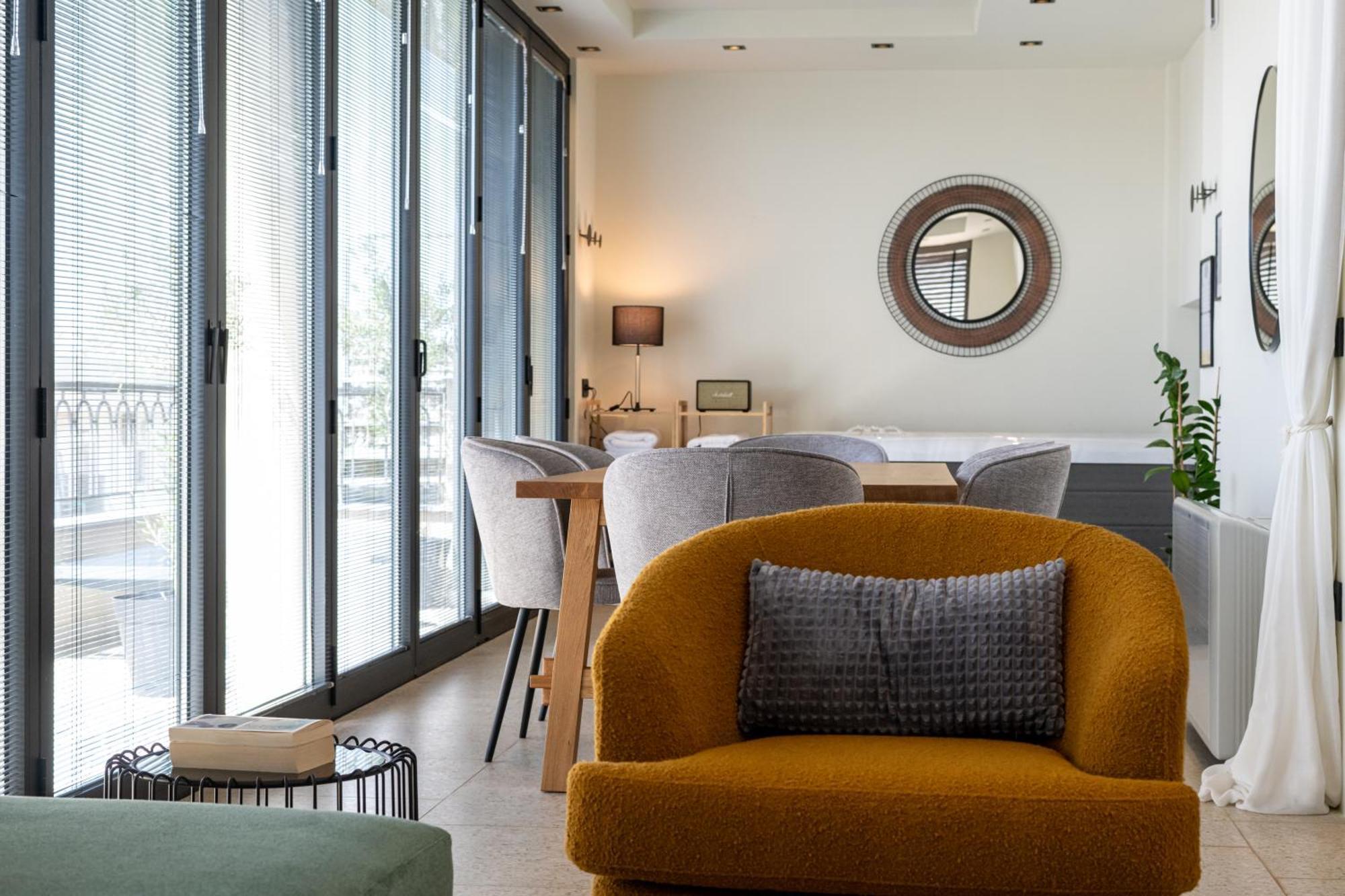 Evripidou 7 - Kalamata Mediterranean Suites Phòng bức ảnh
