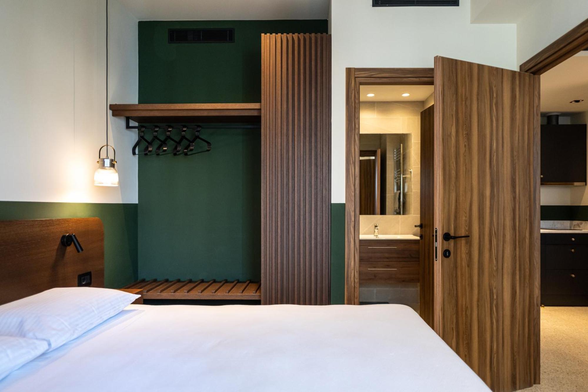 Evripidou 7 - Kalamata Mediterranean Suites Ngoại thất bức ảnh