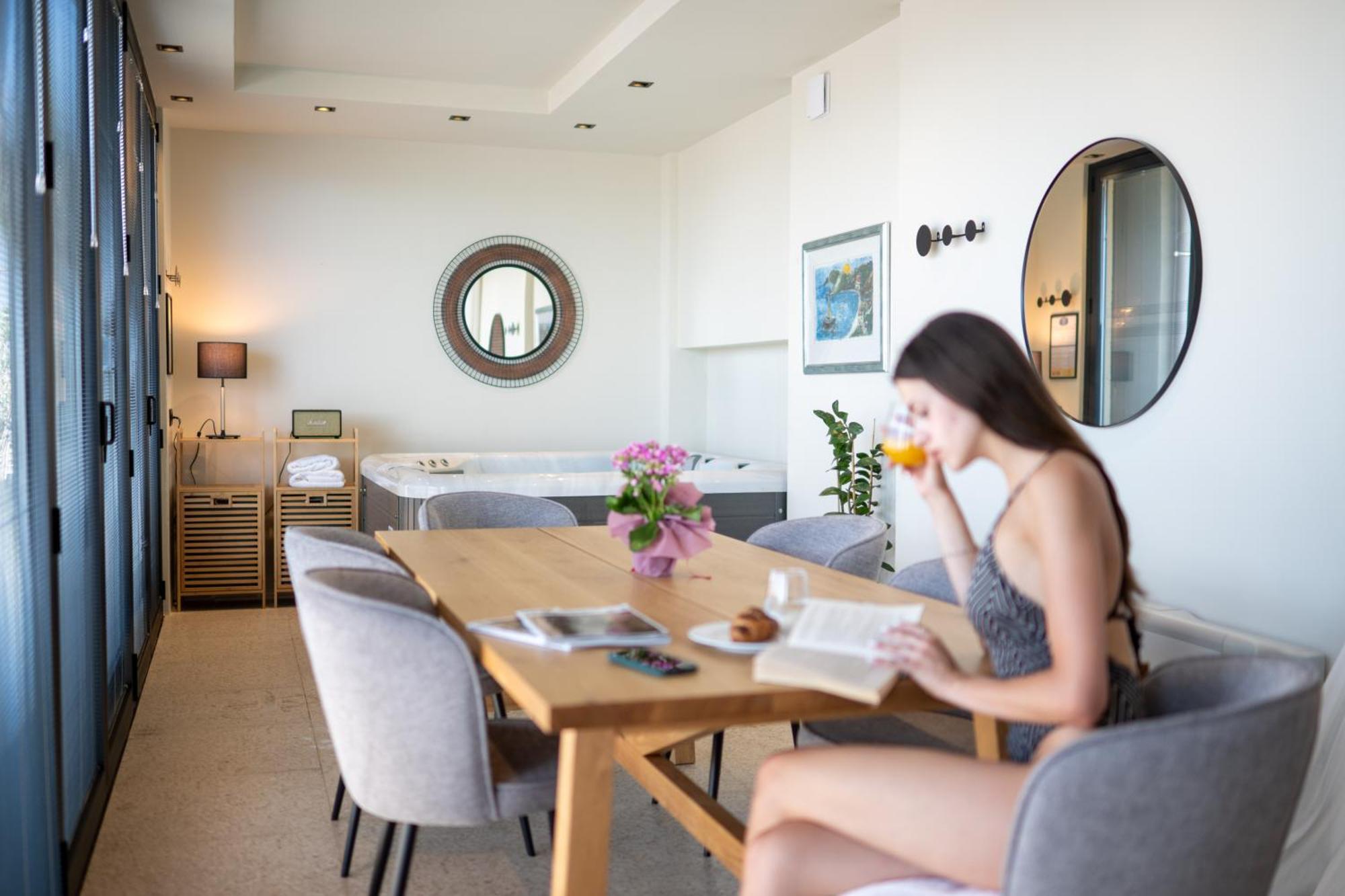 Evripidou 7 - Kalamata Mediterranean Suites Phòng bức ảnh